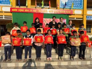 2024 - QUÀ TẾT CHO CÁC EM DÂN TỘC - รูปภาพจาก Vinimex Group