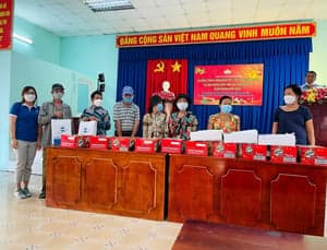 2022 - XUÂN YÊU THƯƠNG 30 PHƯỜNG XÃ CÁC HỘ GIA ĐÌNH NHIỄM CHẤT ĐỘC DA CAM - รูปภาพจาก Vinimex Group