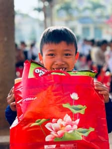 2024 - QUÀ TẾT CHO CÁC EM DÂN TỘC - รูปภาพจาก Vinimex Group