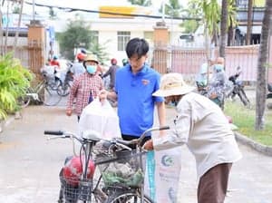 2024 - CHIA SẺ ĐẾN CÁC GIA ĐÌNH CÓ HOÀN CẢNH KHÓ KHĂN BẾN TRE - รูปภาพจาก Vinimex Group