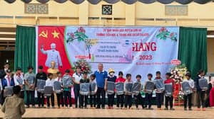 2022 - CHIA SẺ NĂM HỌC MỚI, PHÁT BALO - รูปภาพจาก Vinimex Group