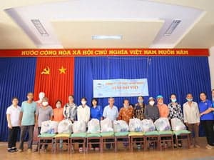 2024 - CHIA SẺ ĐẾN CÁC GIA ĐÌNH CÓ HOÀN CẢNH KHÓ KHĂN BẾN TRE - รูปภาพจาก Vinimex Group