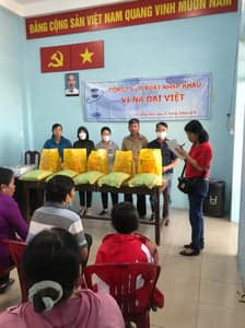 2024 - HỖ TRỢ BÀ CON KHÓ KHĂN TẠI HÓC MÔN, CỦ CHI - รูปภาพจาก Vinimex Group