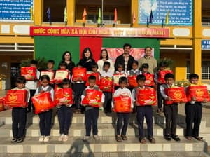 2024 - QUÀ TẾT CHO CÁC EM DÂN TỘC - รูปภาพจาก Vinimex Group