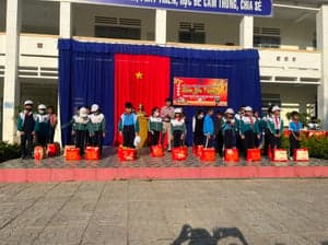 2024 - QUÀ TẾT CHO CÁC EM DÂN TỘC - รูปภาพจาก Vinimex Group