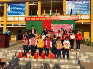 2024 - QUÀ TẾT CHO CÁC EM DÂN TỘC - รูปภาพจาก Vinimex Group
