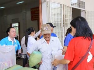 2024 - CHIA SẺ ĐẾN CÁC GIA ĐÌNH CÓ HOÀN CẢNH KHÓ KHĂN BẾN TRE - รูปภาพจาก Vinimex Group