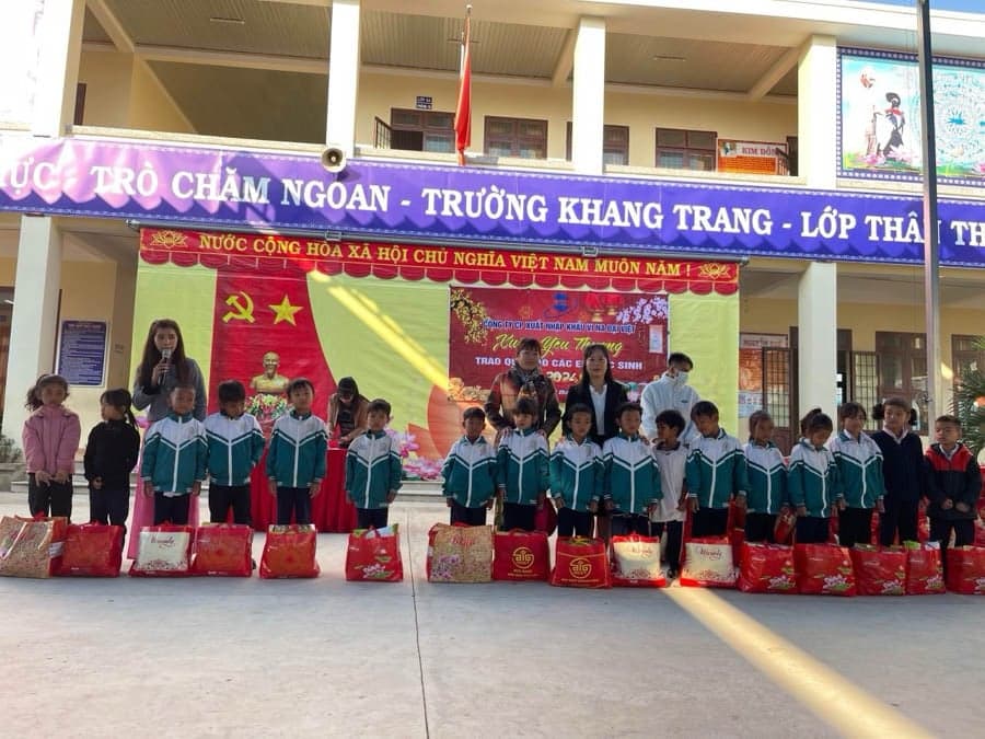 2024 - CHIA SẺ VỚI HỌC SINH TIỂU HỌC XÃ ĐINH VĂN (LÂM ĐỒNG) - Tin tức từ Vinimex Group