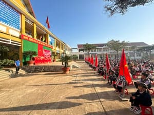 2024 - QUÀ TẾT CHO CÁC EM DÂN TỘC - รูปภาพจาก Vinimex Group