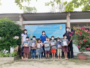 2022 - CHIA SẺ NĂM HỌC MỚI, PHÁT BALO - รูปภาพจาก Vinimex Group