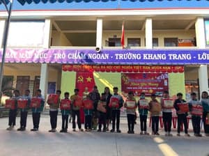 2024 - QUÀ TẾT CHO CÁC EM DÂN TỘC - รูปภาพจาก Vinimex Group